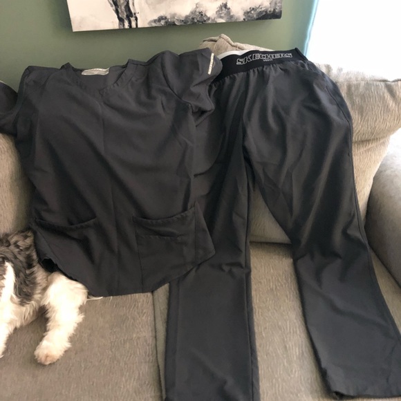 SCRUBS - Picture 7 of 8